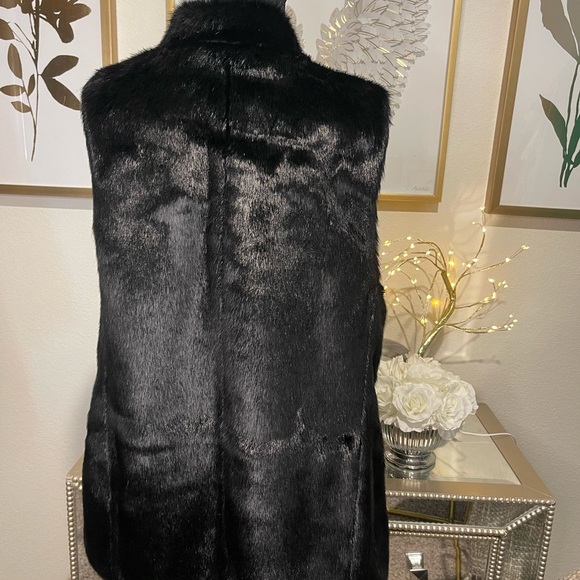 Chicos Faux Fur Black Vest with pockets Size 1 - Picture 4 of 5